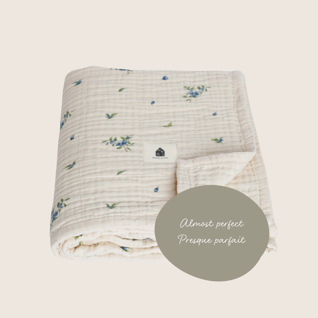 Presque parfait – Grande couverture en mousseline de coton biologique, 4 épaisseurs (60x72) – Bleuets